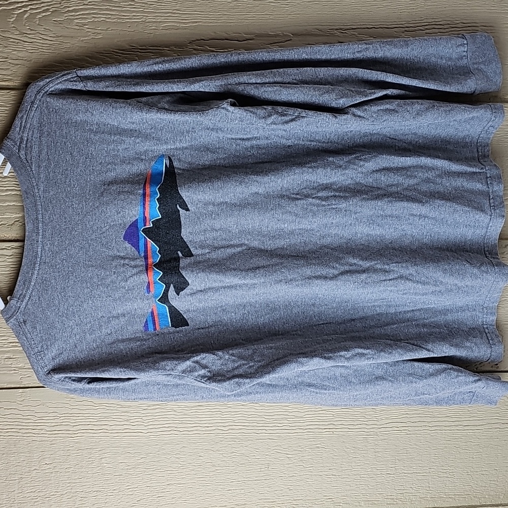 Patagonia Gray Shark Print Long Sleeve Tee Size M.